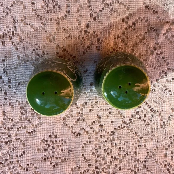 Salt and Pepper shaker set. Shamrock - Picture 4 of 4